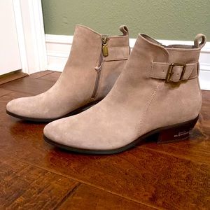 Blondo waterproof zippered booties
